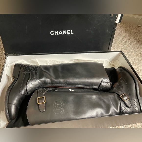 Authentic Chanel boots 37.5 excellent condition - Picture 9 of 15